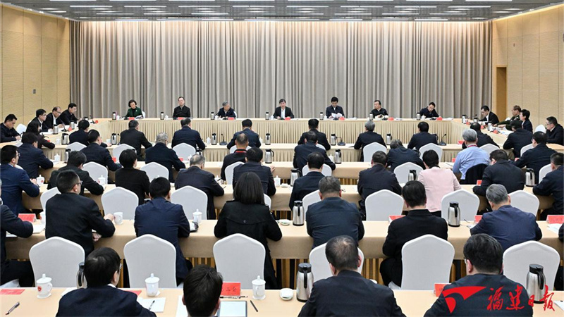 省委深入贯彻中央八项规定精神学习教育读书班在榕举行