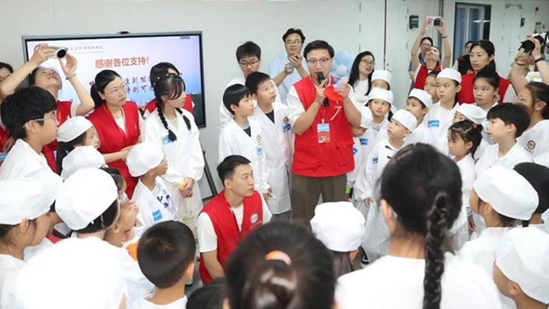 省卫健委开展“红小医”研学活动