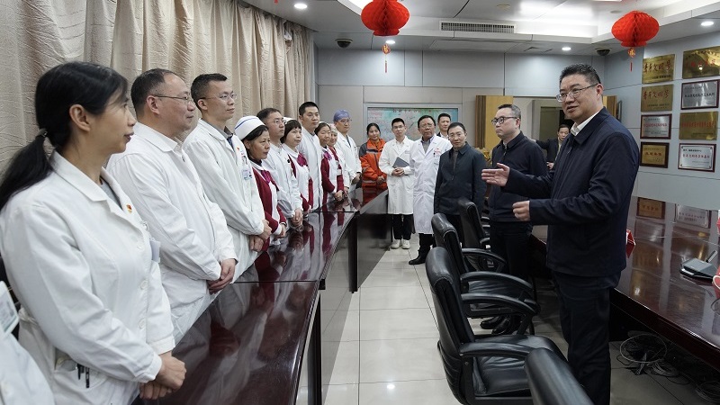 省卫健委领导深入医疗卫生机构慰问调研